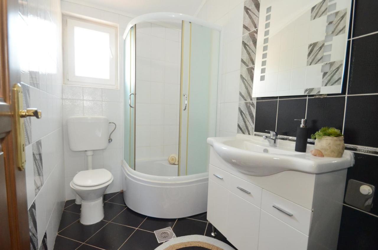 Stradioti Apartments Тиват Екстериор снимка