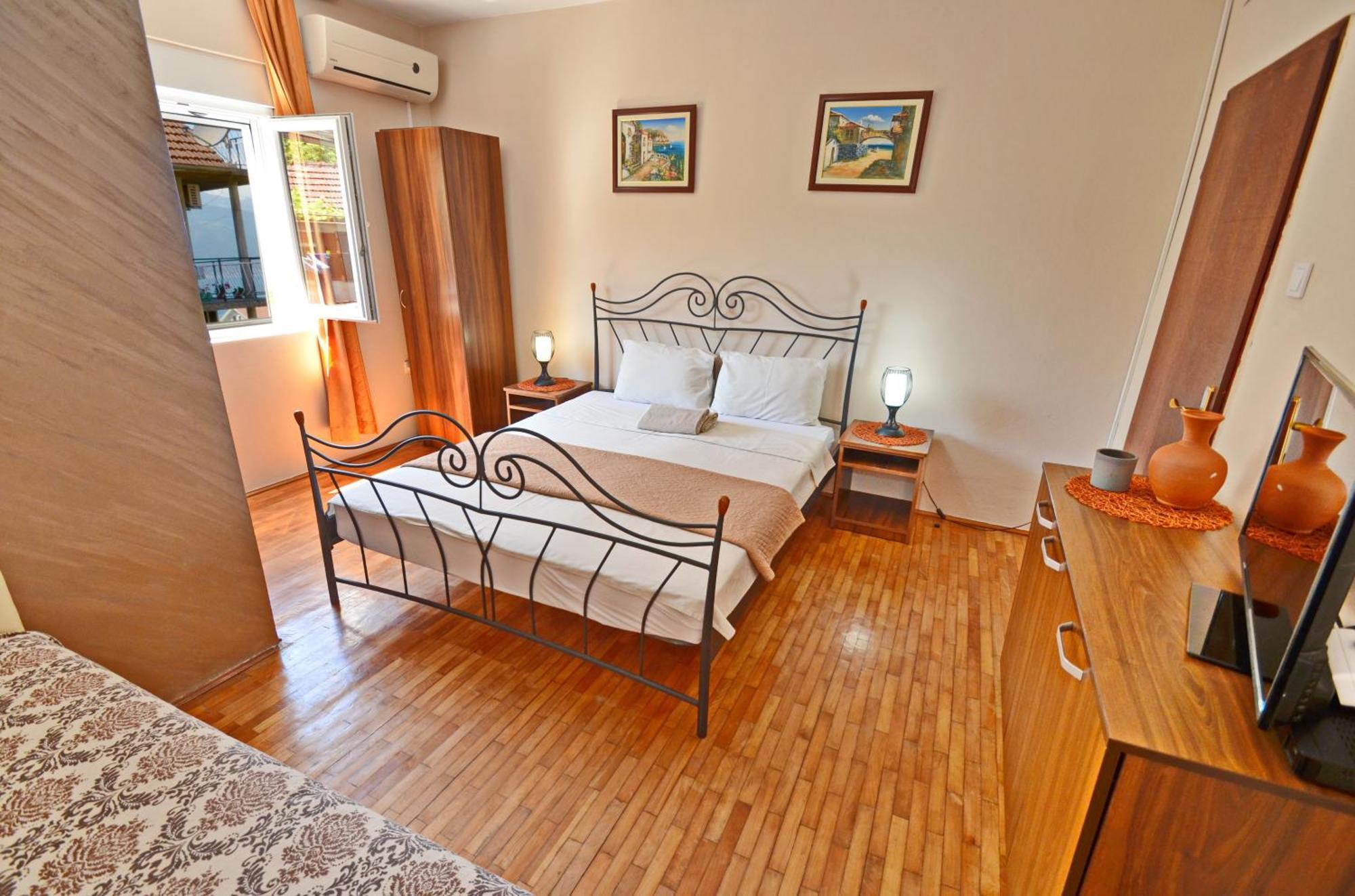 Stradioti Apartments Тиват Екстериор снимка