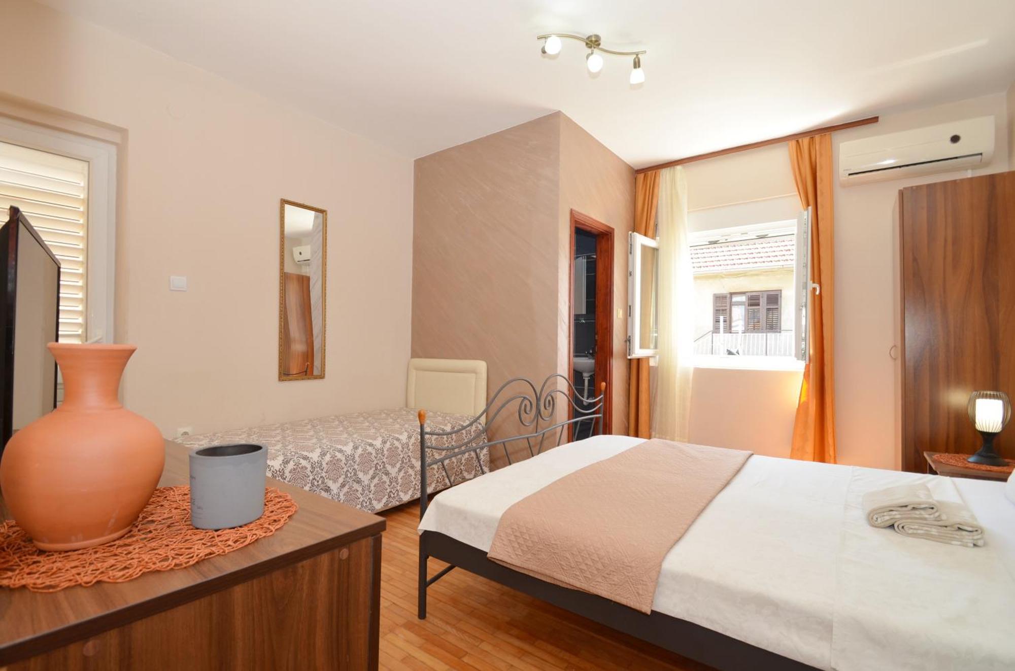 Stradioti Apartments Тиват Екстериор снимка