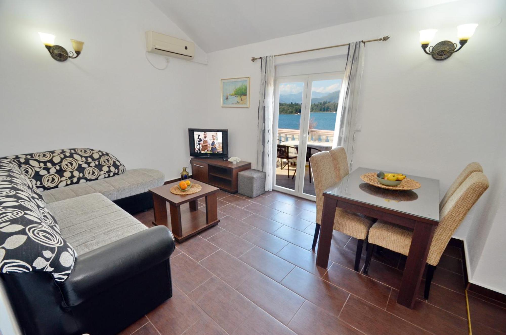 Stradioti Apartments Тиват Екстериор снимка