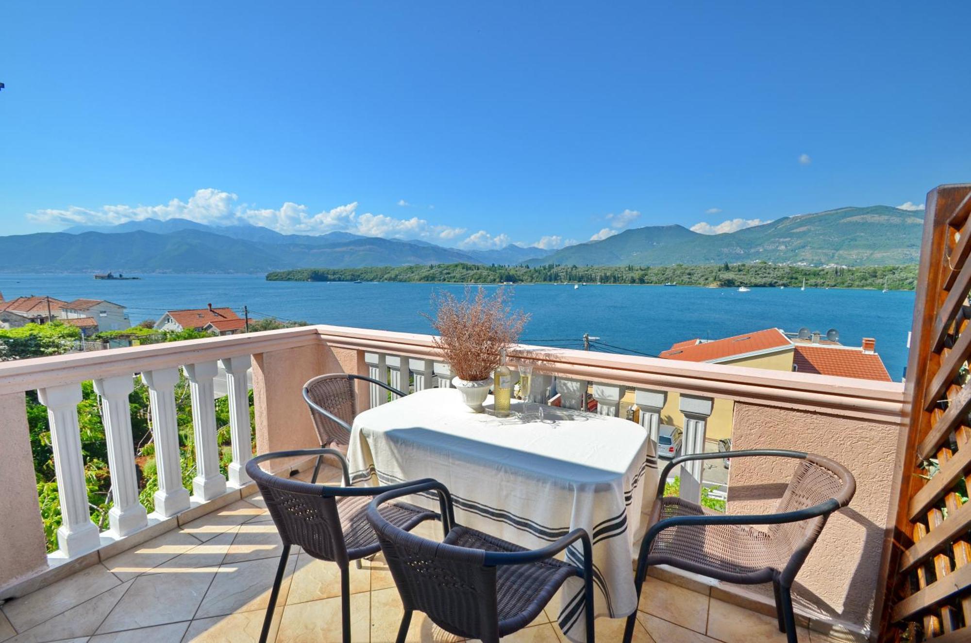 Stradioti Apartments Тиват Екстериор снимка